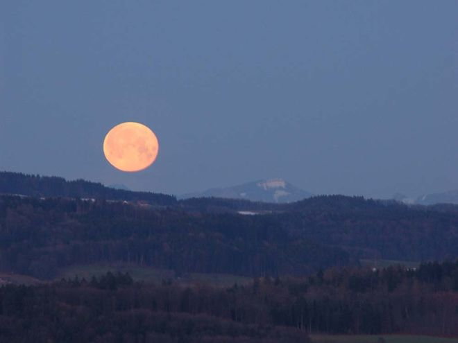 Zoom: la_lune_se_couche_troleten_blickrichtung_westen__1.marz_10_sg.jpg