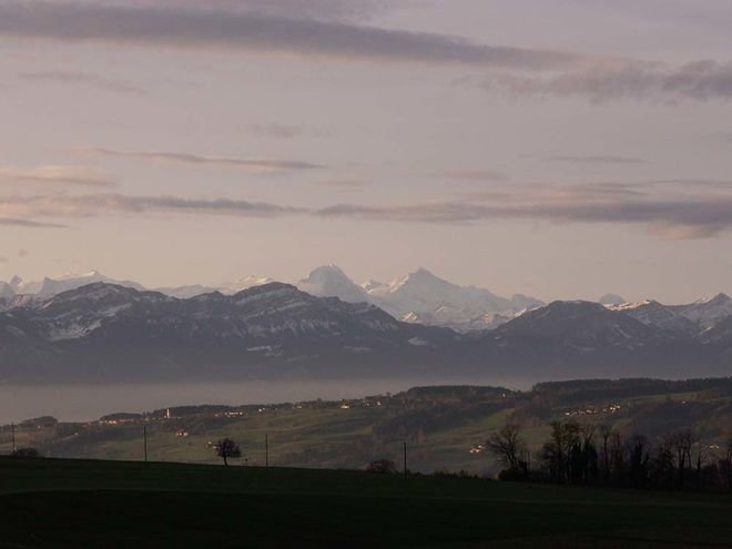 Zoom: 26_eiger_und_jungfrau_uber_romerswil-_gesehen_von_oberschongau_s.m..jpg