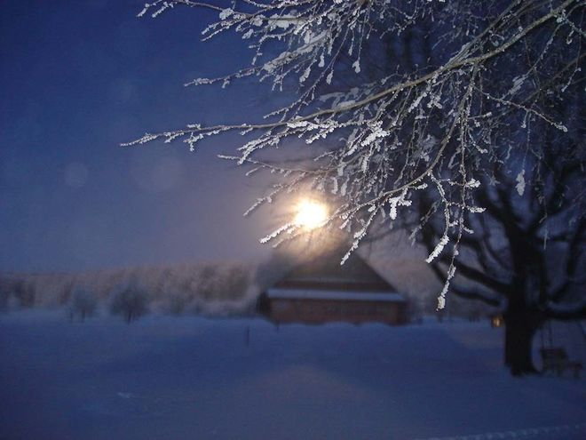 Zoom: eiskalte_nacht_uber_dem_peyerhof-_foto_laurence_beavers-_peyerhof_2-_schongau.jpg