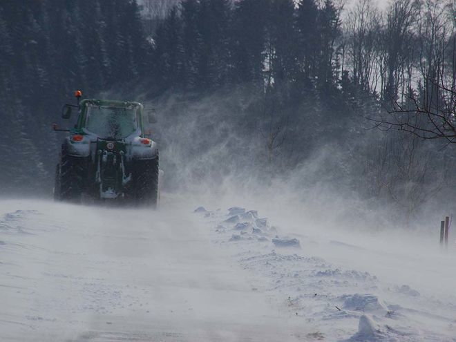 Zoom: rene_kampft_mit_schneegestober_richtung_troleten____7._marz_10__sg.jpg